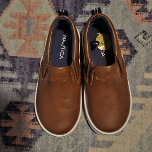 Toddler boys Nautica size 8 slip on brown leather shoes
